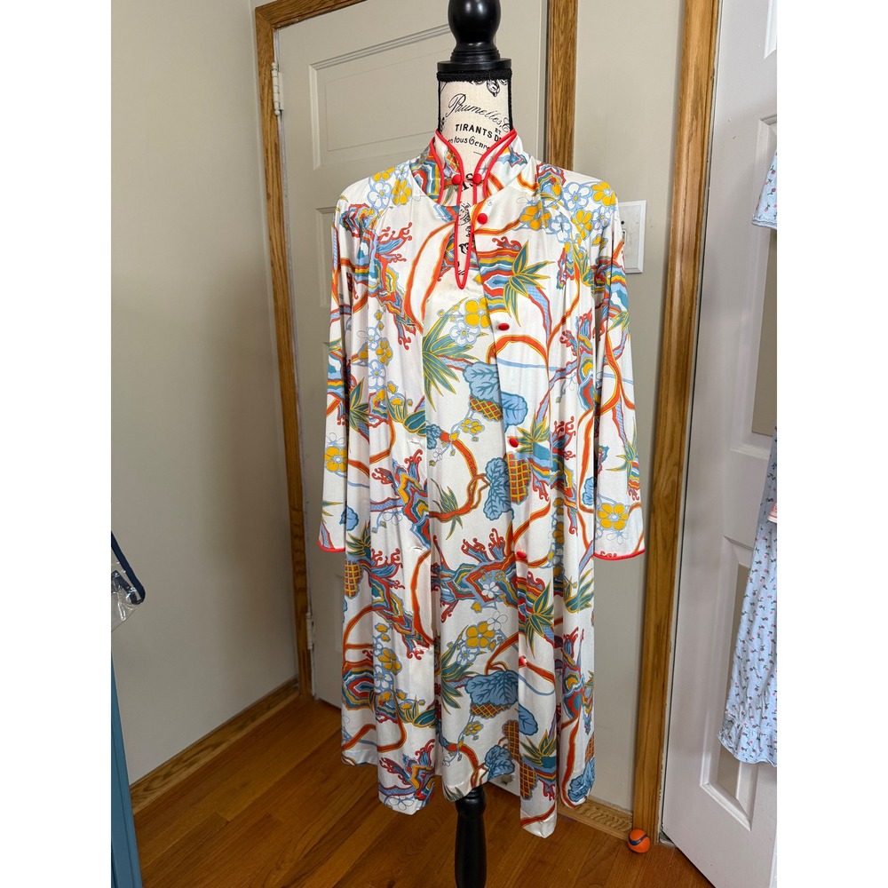 Vintage 1970s Vanity Fair Antron II Nylon Peignoir Set Robe & Nightgown Petite